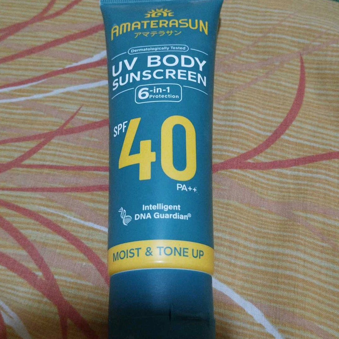 UV Body Sunscreen SPF 40 PA++ imgfdn-420e44b5-385e-4c1b-81cb-ad1cff1e05f8