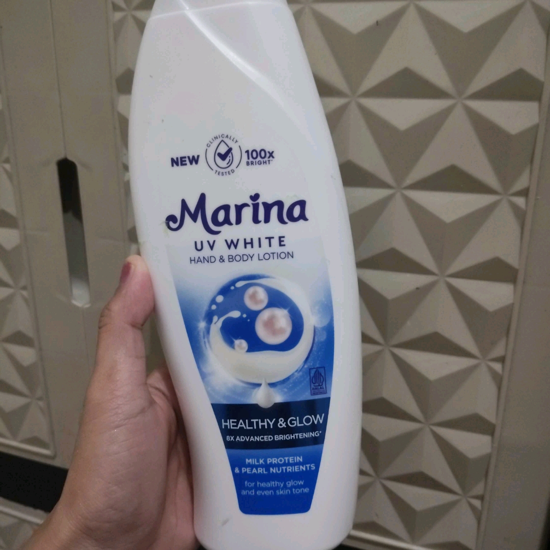 UV White Healthy & Glow Lotion imgfdn-229a50c6-2a40-42b6-8b52-04def46cfdaf