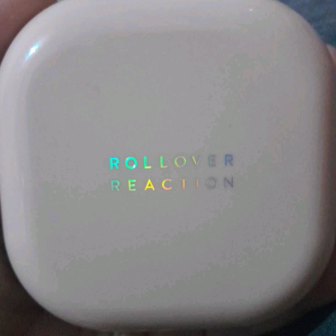 PLUMP Skin Loving Blurring Cushion SPF 29 PA+++ - Creme imgfdn-559183f8-0dac-496a-a2c4-f3d75509dd5a