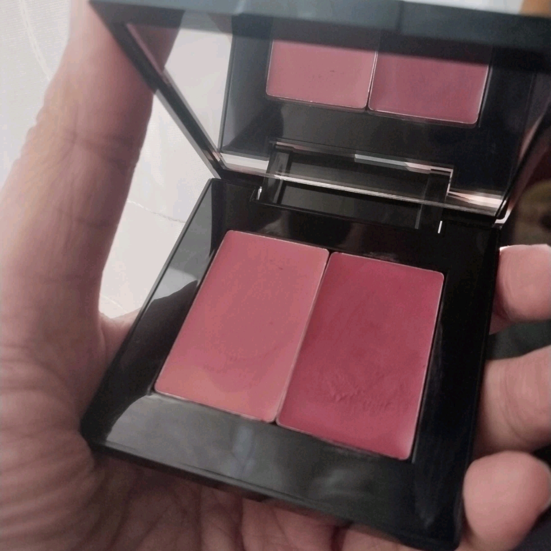 Euphoria Suede Cream Blush - 10 Magnetic Rush imgfdn-47d7617f-e03c-49d4-8971-383aca20ff9b