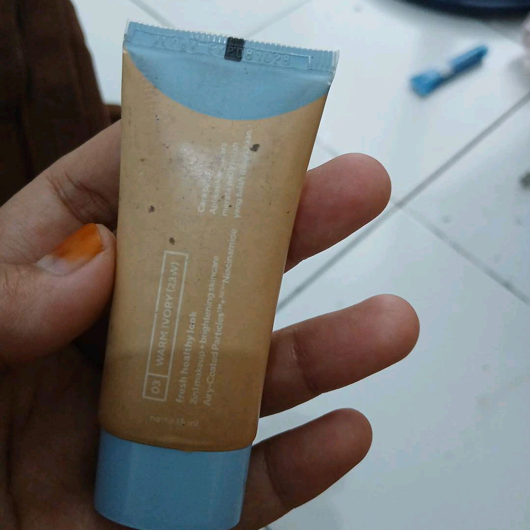 Lightening Fresh BB Tint - 03 Warm Ivory imgfdn-3d7f78af-0901-48b4-96a6-7f47e1e38507