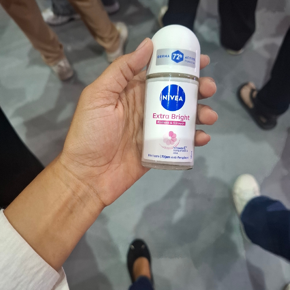 Extra Brightening 8 Superfood Deodorant imgfdn-f6058843-a44d-4c15-afc7-bd232a282489