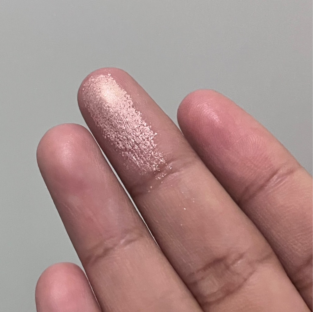 Iconic Glow Highlighter - Rose Radiance imgfdn-a5cf0ee7-c1ad-4997-8db9-708c0a1b475e