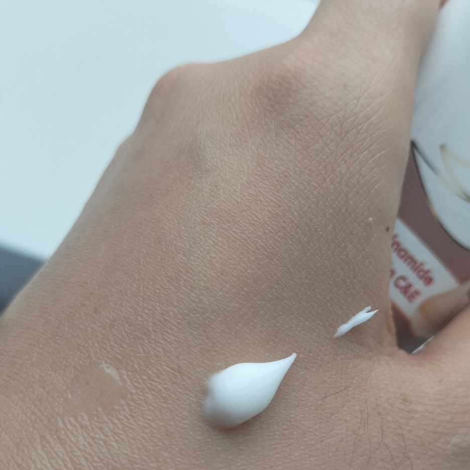 Deodorant Dry Serum - 3% Niacinamide + 10x Vitamin C&E imgfdn-423d5e1f-2ffc-4e7a-9b35-3ffaf9f83087