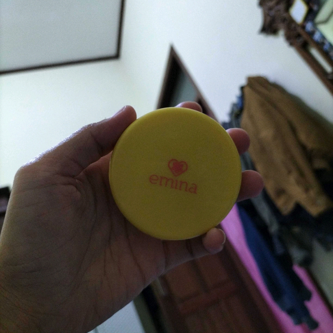 Daily Matte Compact Powder - 04 Mocha imgfdn-a9854206-d31a-46ef-872d-af691dd060ff