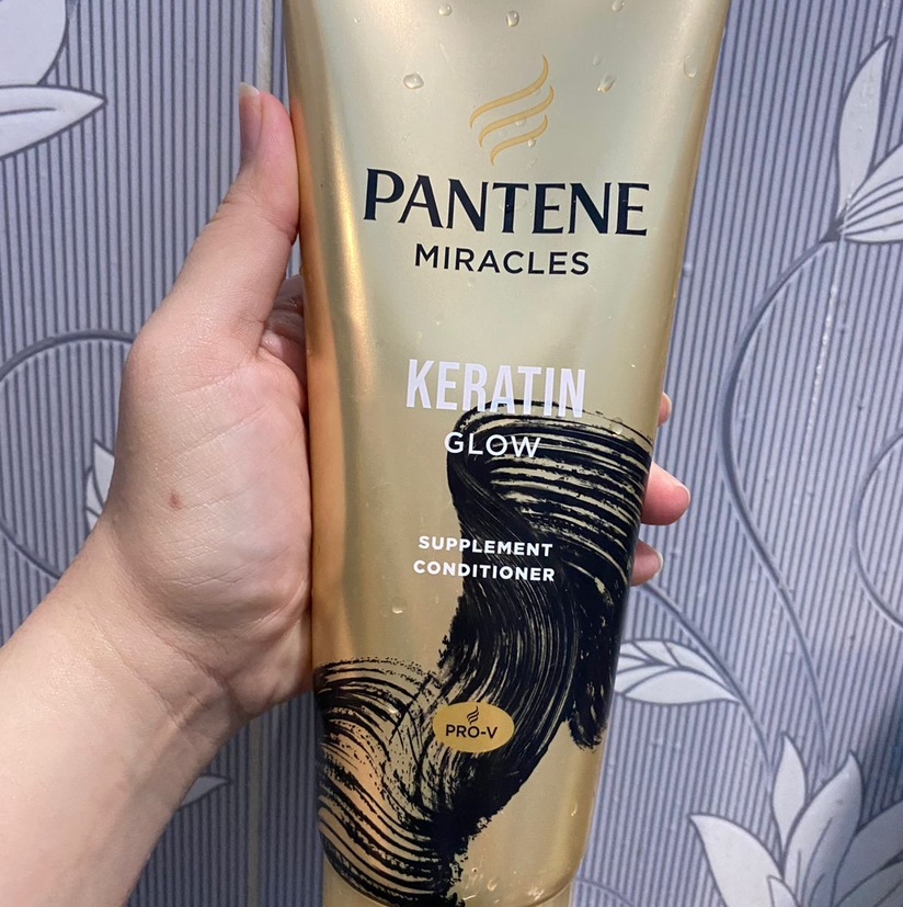 Miracles Conditioner - Keratin Glow imgfdn-ce30d0e9-bb53-44a8-bb2e-02459ce00fc7