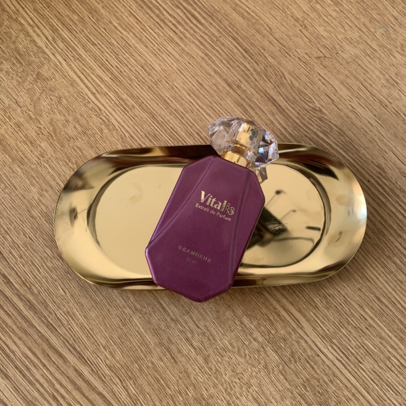 Extrait De Parfum - Grandeur imgfdn-8004a868-ef29-412e-9b2e-82a34d2f3213