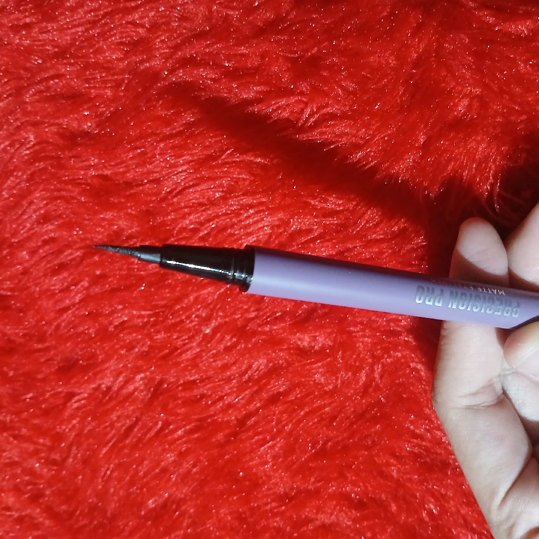 Precision Pro Matte Eyeliner - Soft Brown imgfdn-4772df63-d71d-4b9a-b46a-baab1d25574e