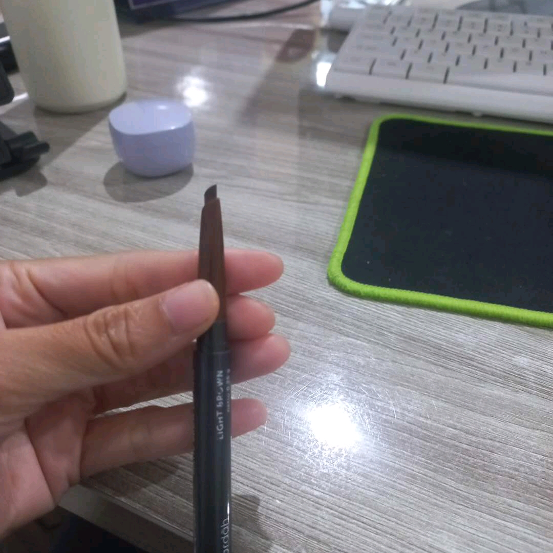 EyeXpert Matic Brow Definer - Dark Brown imgfdn-4b7f27f4-b058-4f20-b6b3-7a666f365c96