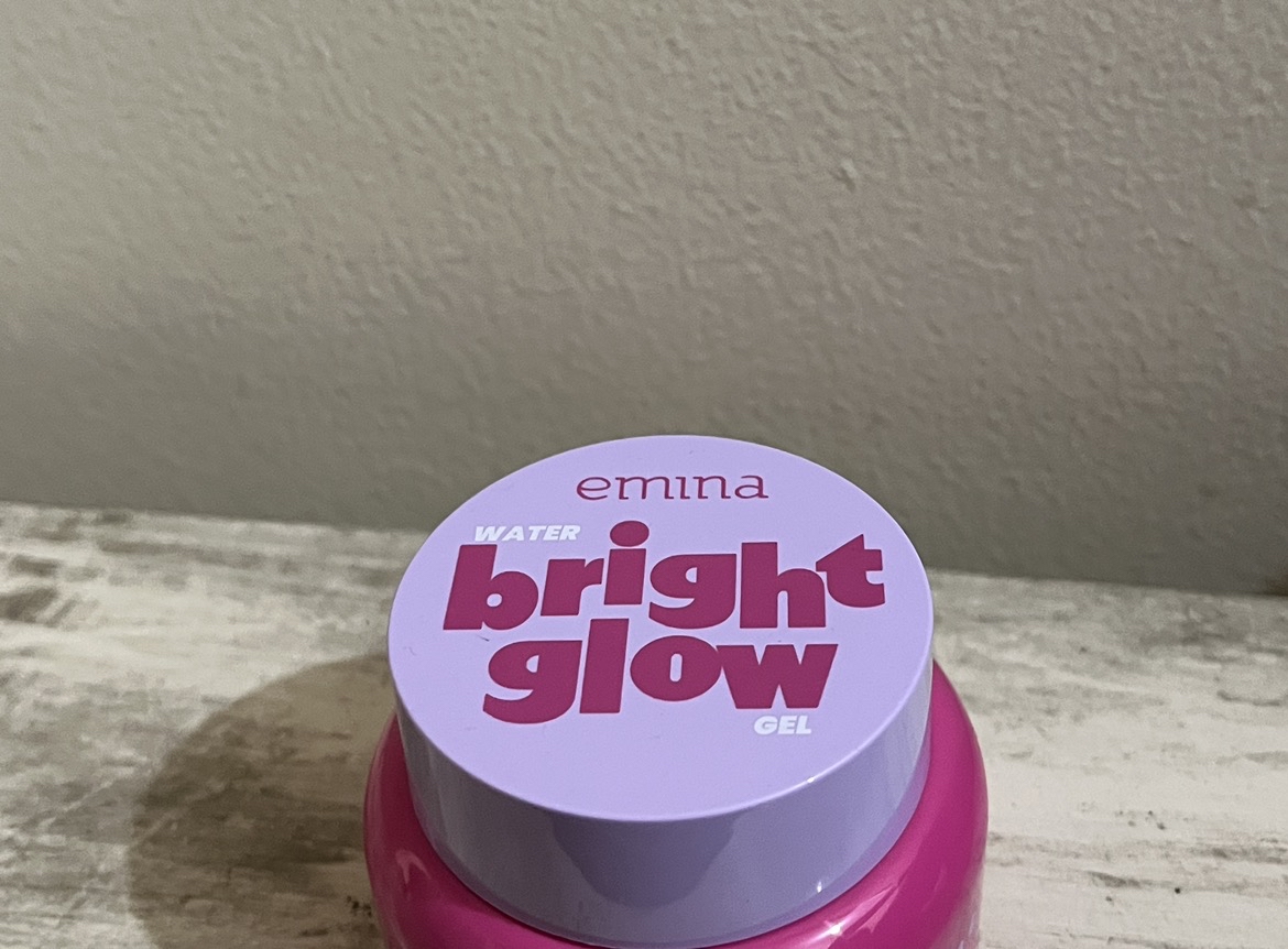 Water Bright Glow Gel Moisturizer imgfdn-dd869ea2-386a-4b0d-8603-b34e2d5fc1a4