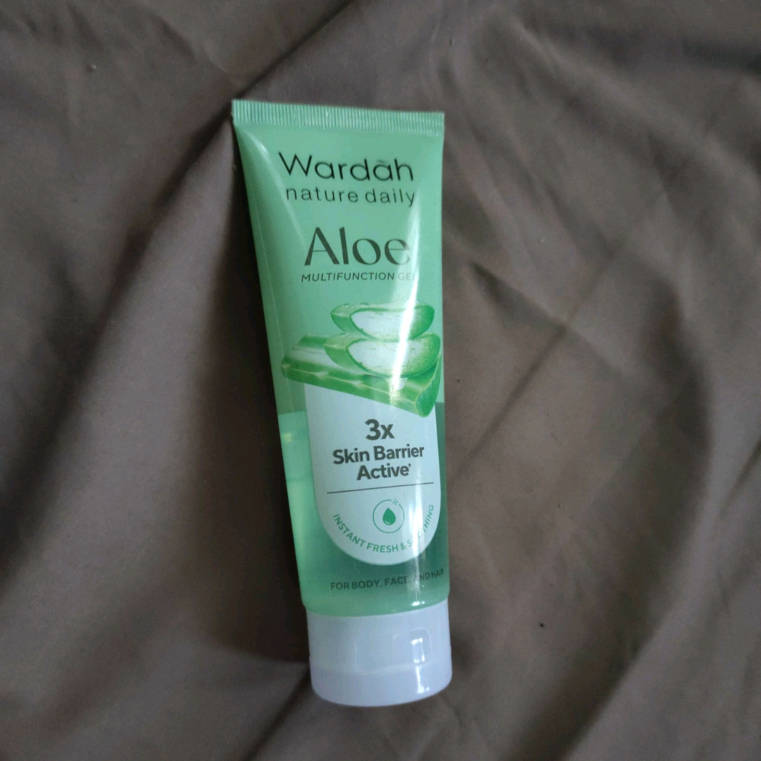 Nature Daily Aloe Hydramild Multifunction Gel imgfdn-e2e19f74-309b-401a-aad2-4d407554aa61