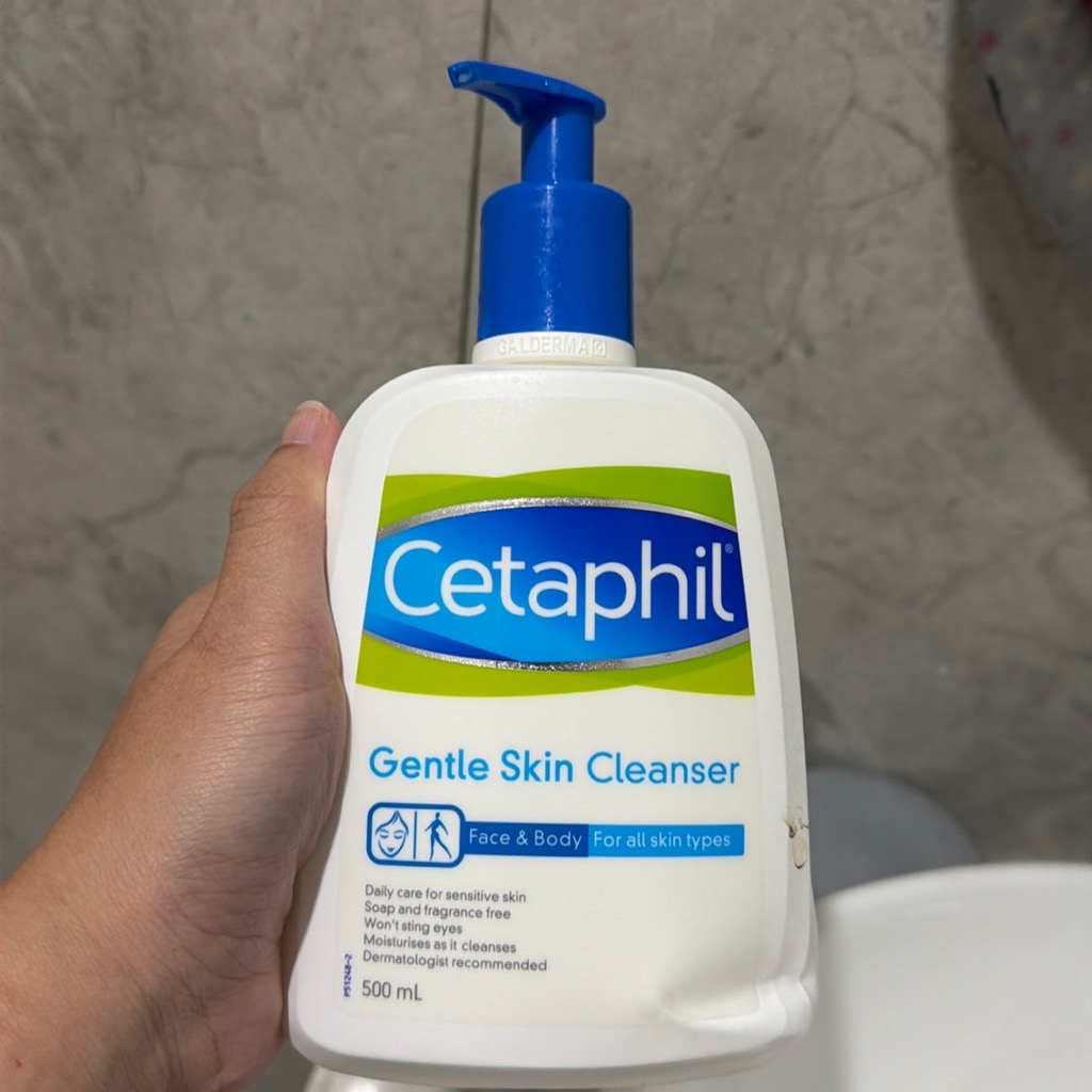 Hydrating Foaming Cream Cleanser imgfdn-c15b9e00-ae64-4bf7-90a2-ddf5c66533e5