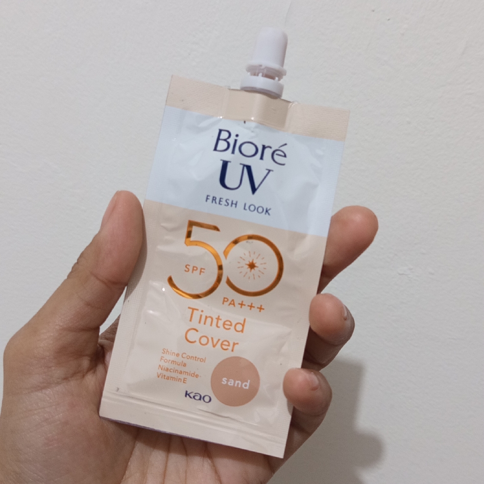 UV Fresh Look Tinted C SPF50 - Sand imgfdn-c5f19d3d-5897-4f7f-87d6-8a41c4c9d71b