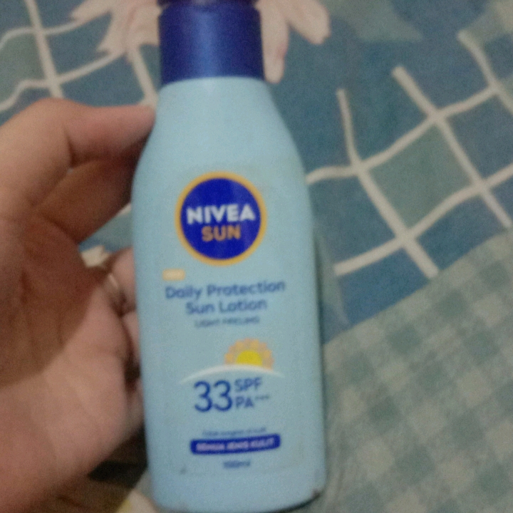 Daily Protection Sun Lotion SPF 33 PA+++ imgfdn-562c7f47-d74e-4f9b-b990-1e1d194ac0bc