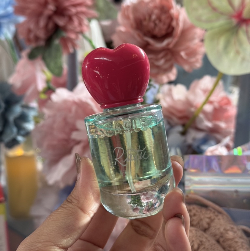 Cotton Hug Extrait De Parfum  imgfdn-bc8445d3-4dad-4848-b083-4a1975b45160