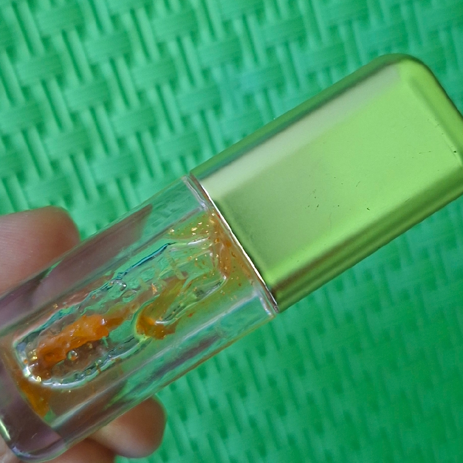 Power Glow Lip Oil - Marigold Peach imgfdn-d91ff24e-1d95-41d4-bd07-12c0388f463f