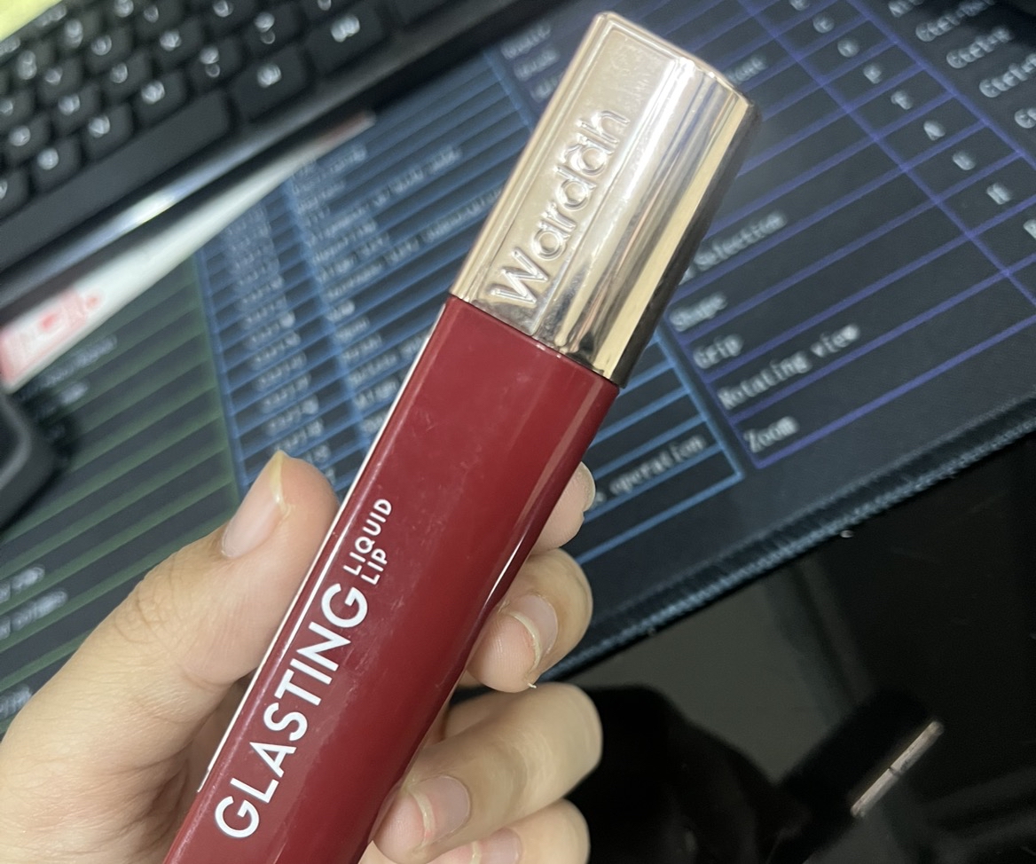 Glasting Liquid Lip - 08 Plush Pome imgfdn-6ae08613-1d22-45b1-8388-603875d79b81