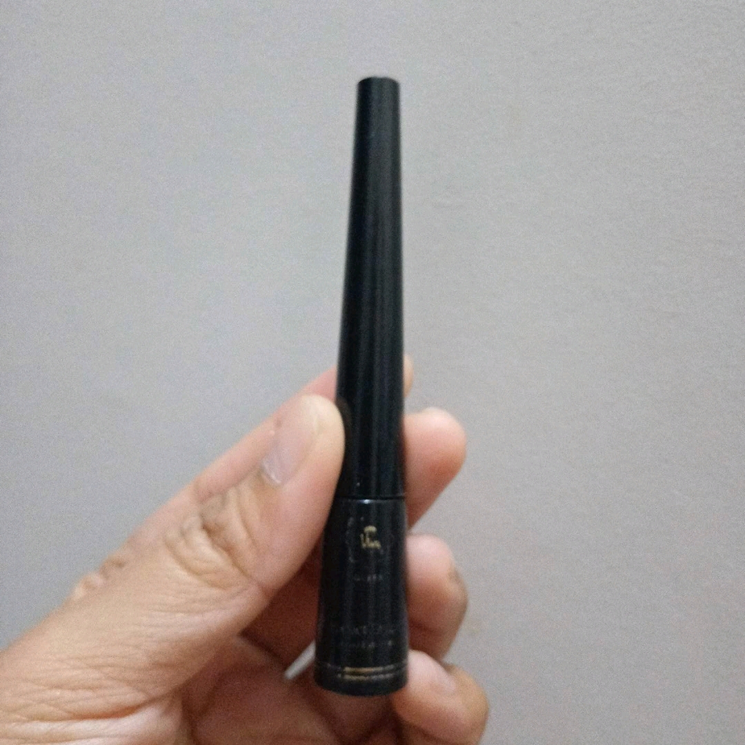 Perfect Shape Liquid Eyeliner - Black imgfdn-d105833c-da61-4106-b561-365dbd8188e5