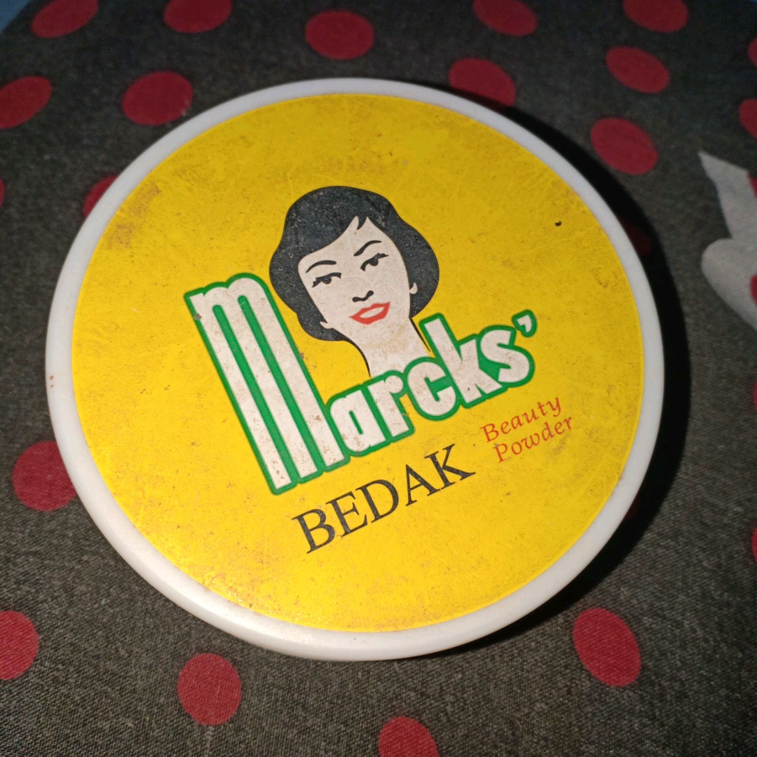 Bedak Beauty Powder - Creme imgfdn-a630650c-9168-4e4c-9a95-1a4b2a4ed1e9