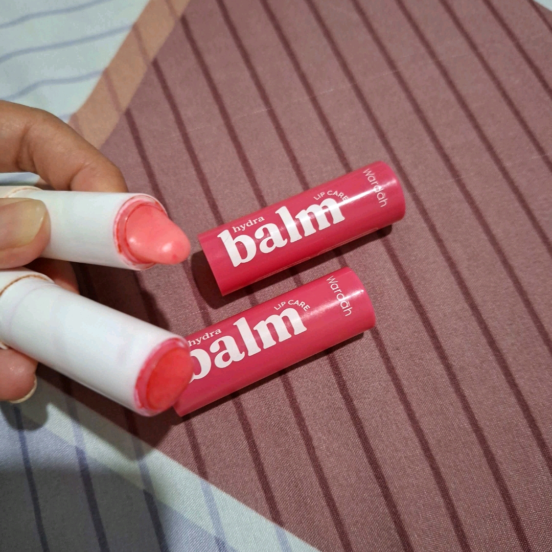 Everyday Fruity Sheer Lip Balm - Strawberry imgfdn-f9cb2191-0b27-4098-abfb-7ce66911cb39