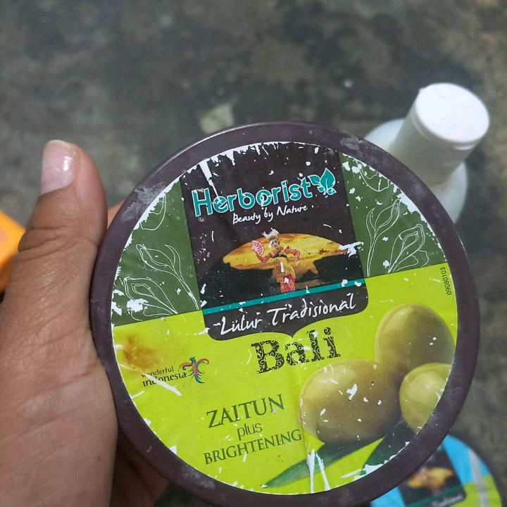 Lulur Tradisional Bali - Whitening + Zaitun Extract imgfdn-719271ea-756a-46d2-9e8b-4540d6909b96