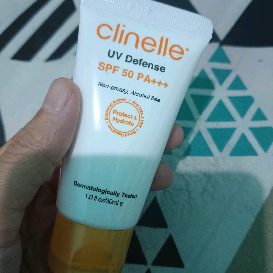 UV Defense SPF50 PA+++ imgfdn-19cb2f7f-bffb-4659-ad96-33c98700f2f3