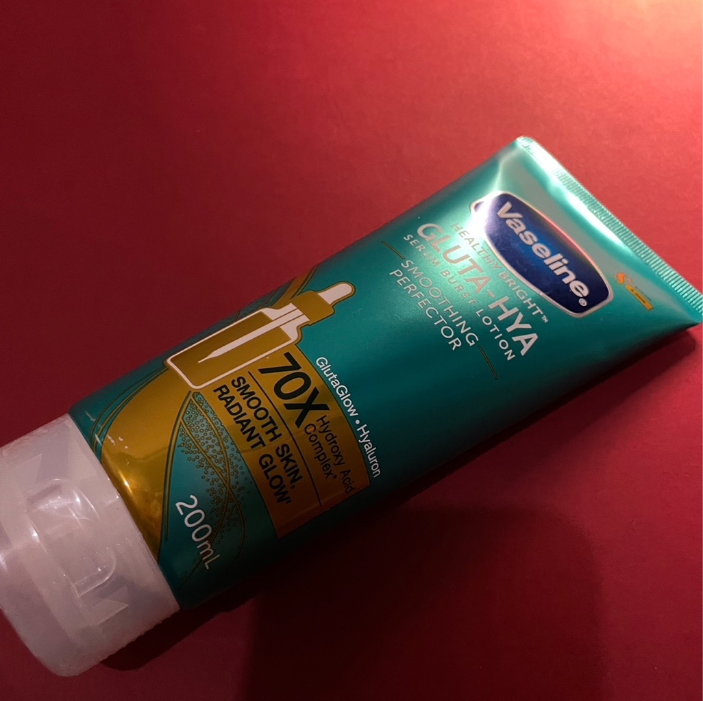 Healthy Bright Gluta-Hya Serum Burst Lotion - Smoothing Perfector imgfdn-c6693dab-6c18-4402-8786-4cd71237f3b0