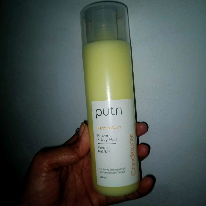 Conditioner - Floral imgfdn-98d08dc4-74c0-44ab-bbbf-f1ce72ca1c22