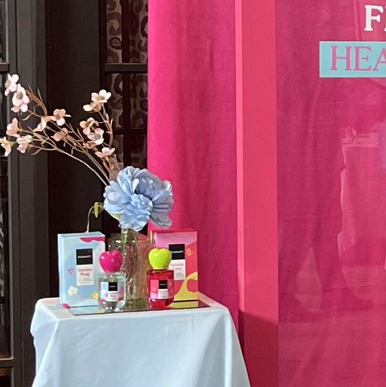 Sweetie Love Extrait De Parfum imgfdn-7fd24fcc-08d6-484b-926a-136793539430