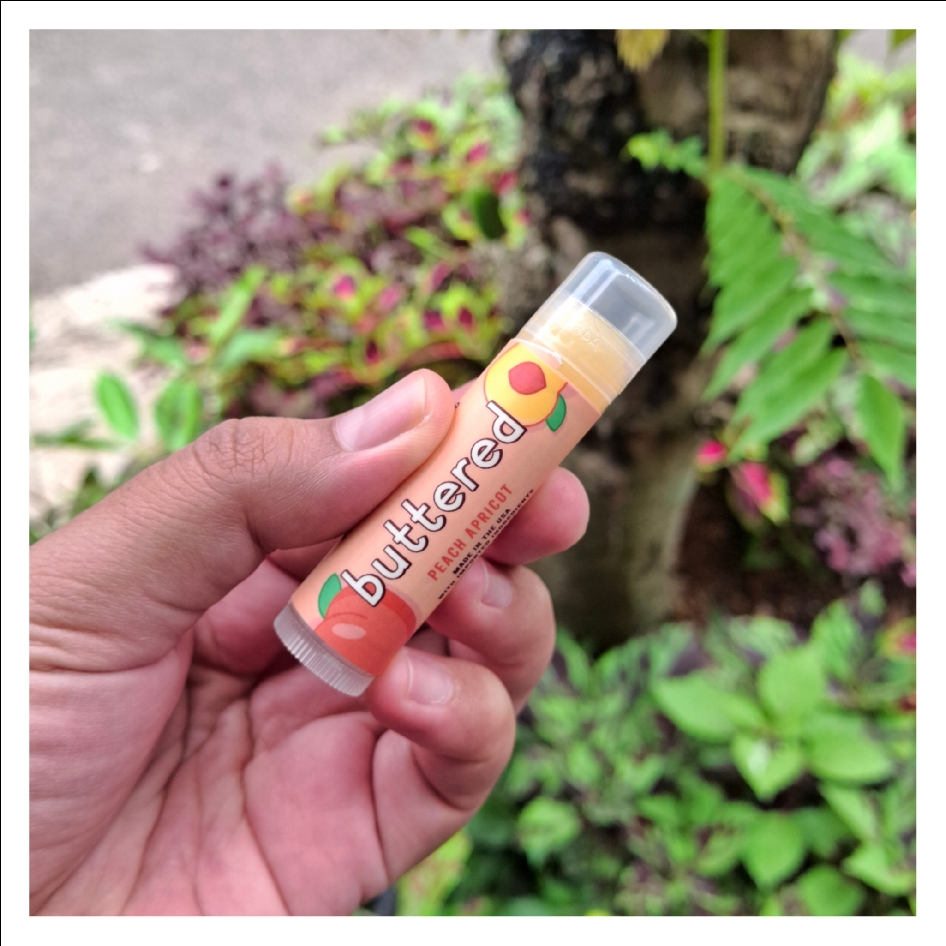 Premium Lip Balm SPF 15 - Peach Apricot imgfdn-ff409c9c-dd53-4419-831b-8ab99b6304f8