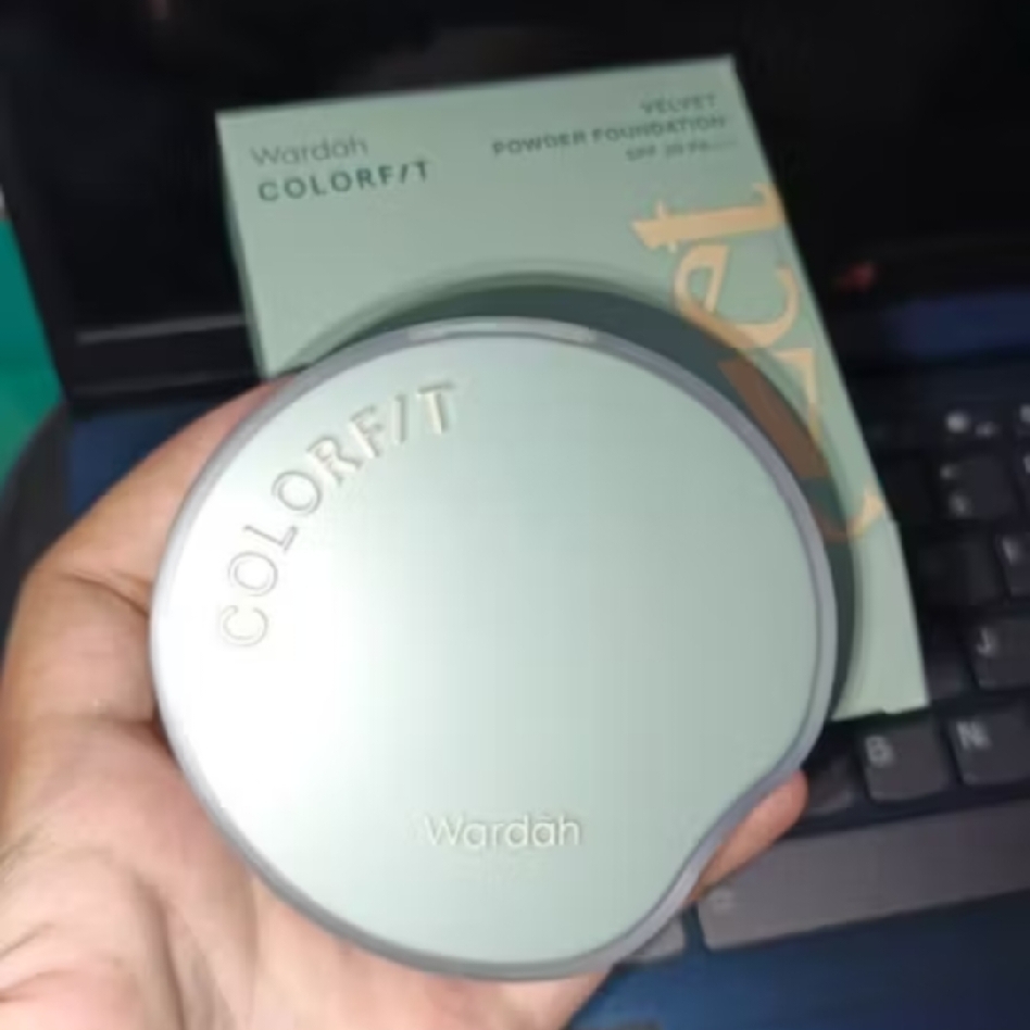 Colorfit Velvet Powder Foundation - 11C Pink Fair imgfdn-f7220c66-d552-4d72-93a5-334a1b5ca6e7