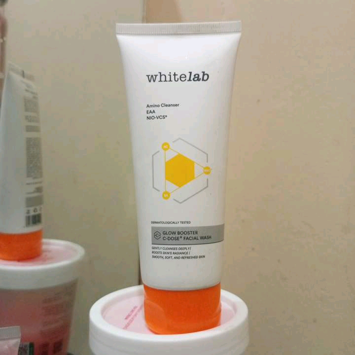 Glow Booster C-Dose+ Facial Wash imgfdn-4cb44fa0-62b3-450a-9c0c-0dd9dc9ae603