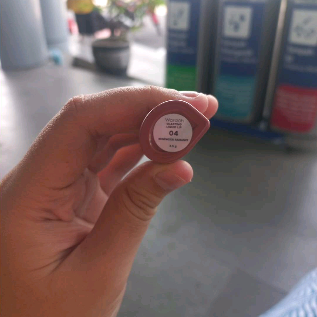 Glasting Liquid Lip - 04 Rosewood Radiance imgfdn-f2c92346-4744-4c0b-9a5f-84b97b3e1e67