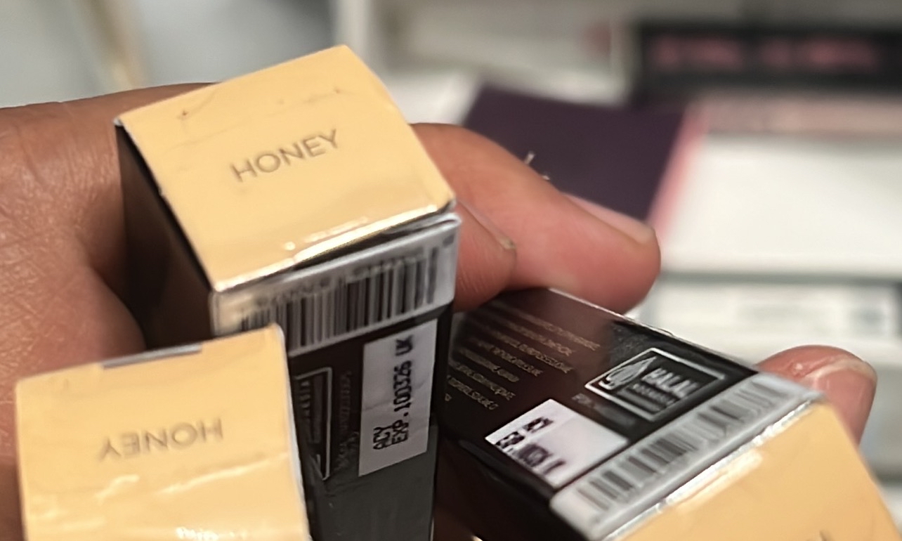 Perfect Touch Creamy Concealer - Honey imgfdn-ac28d5b0-102b-4abb-8d84-5d667579b13d