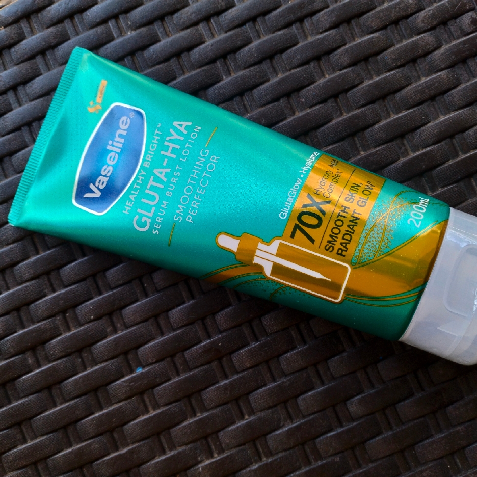 Healthy Bright Gluta-Hya Serum Burst Lotion - Smoothing Perfector imgfdn-b0b32c61-c825-4896-a125-e415426c4d80