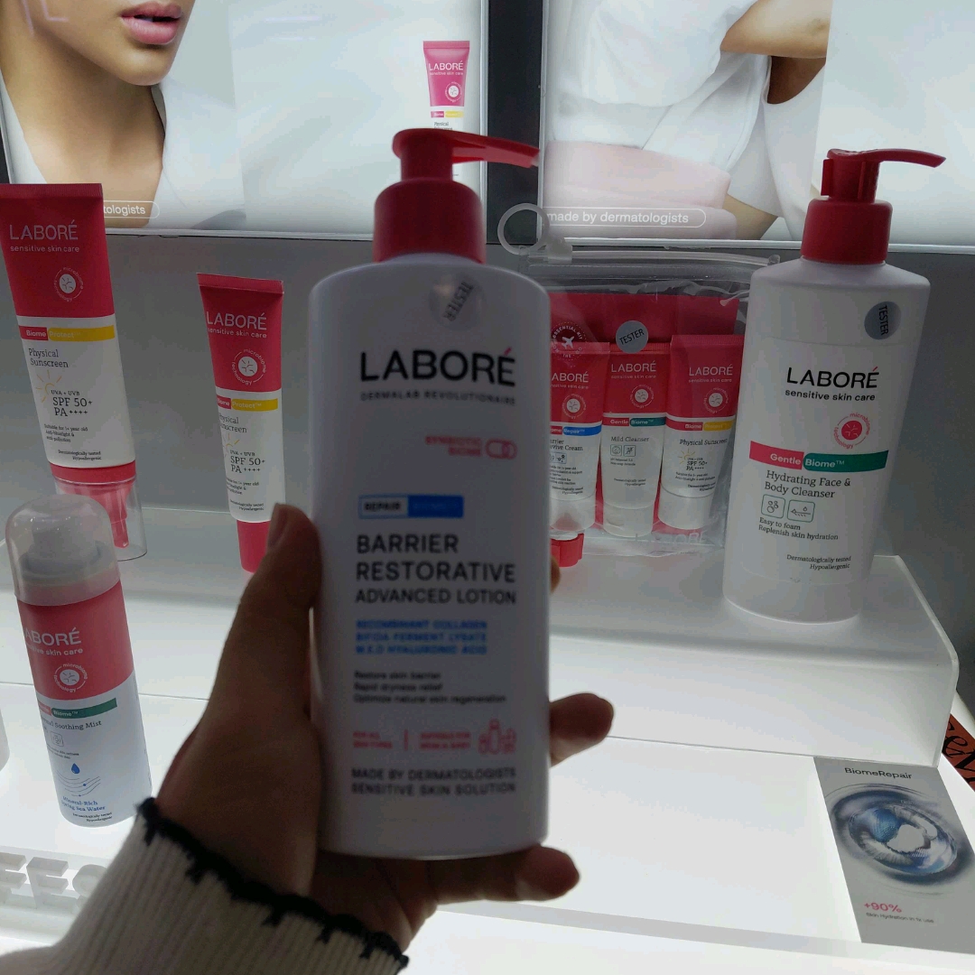 Revolutionaire Barrier Restorative Advanced Lotion imgfdn-e4269378-d34a-4632-b102-8d3781dc7c87