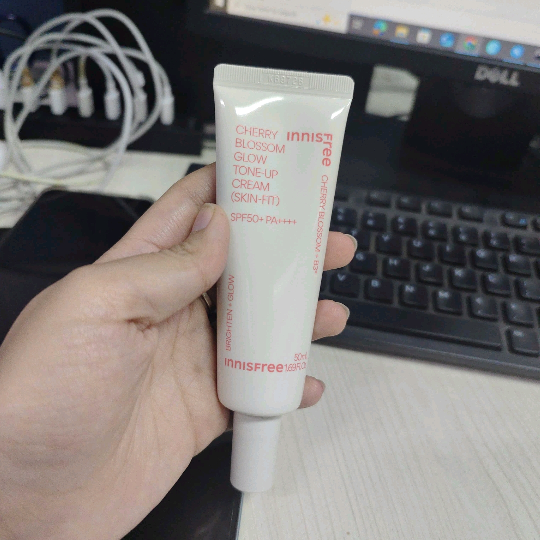 Cherry Blossom Tone-up Cream imgfdn-c2708b96-10e4-4d97-8092-f1877295af54
