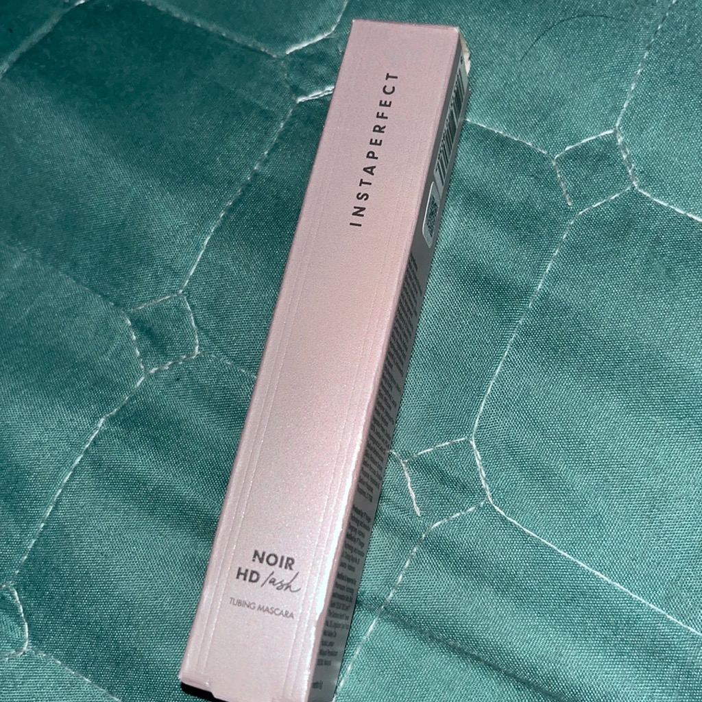 Noir HD Lash Tubing Mascara imgfdn-df365bf8-7ed0-4f1d-acc6-3537f9c7feb8