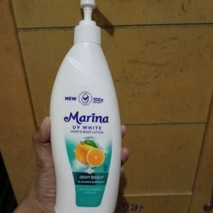 UV White Dewy Bright Lotion imgfdn-8a680ab2-e53c-4c00-9b5f-7795d8a2a161