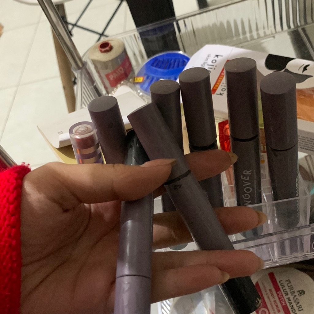 Hangover Voluminous Fiber Lash Smudgeproof Mascara imgfdn-5b91af86-eca1-4789-b4f9-3ccd31fd63bb