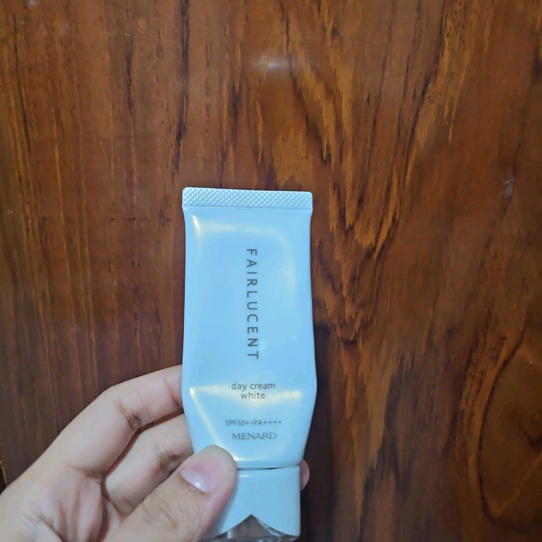 Fairlucent Day Cream imgfdn-d900e302-1af2-4eee-b9aa-9263af9e6549