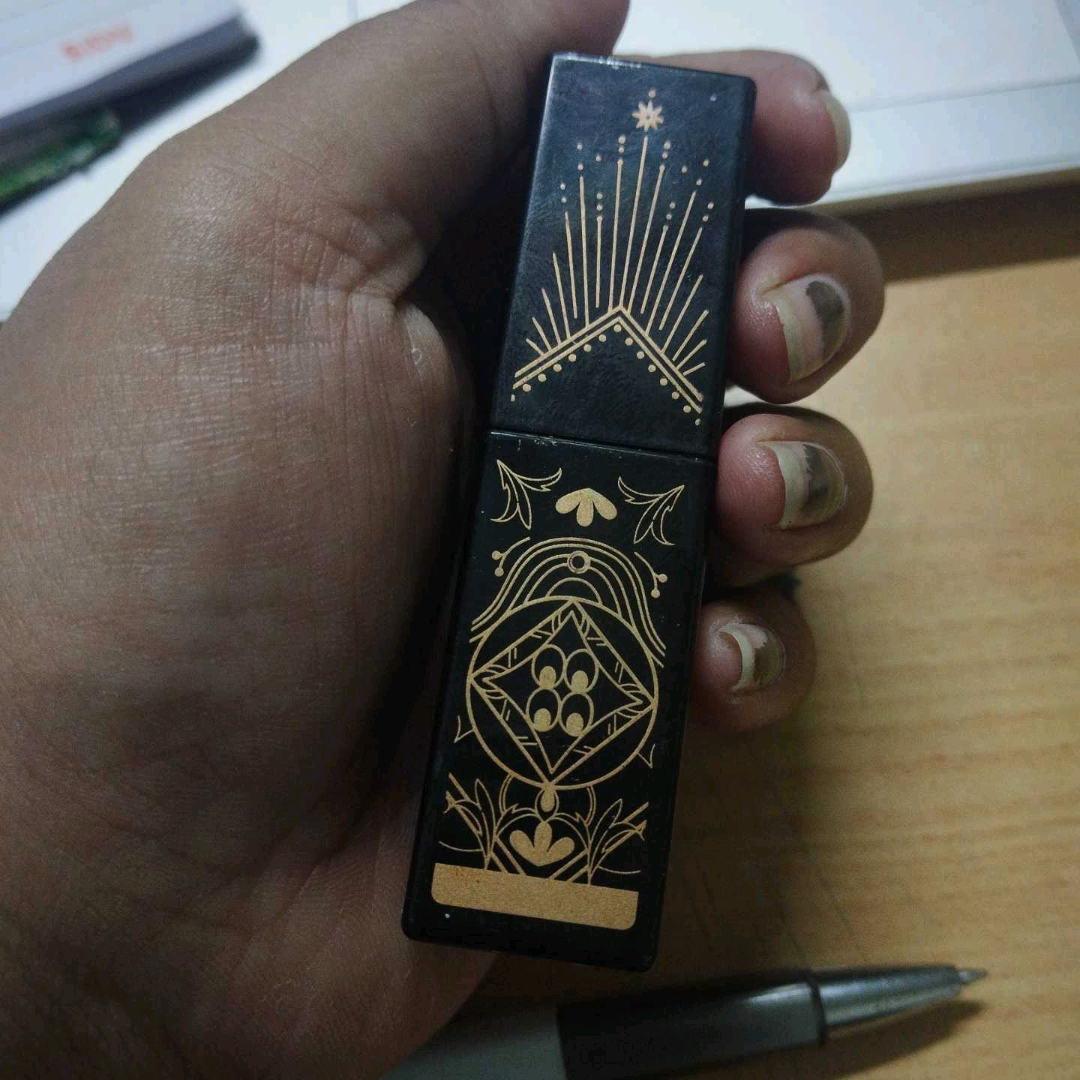 Glassy Lip Lacquer X Hian Tjen - 402 Social imgfdn-28c055f3-f117-4305-b923-6d264809f658