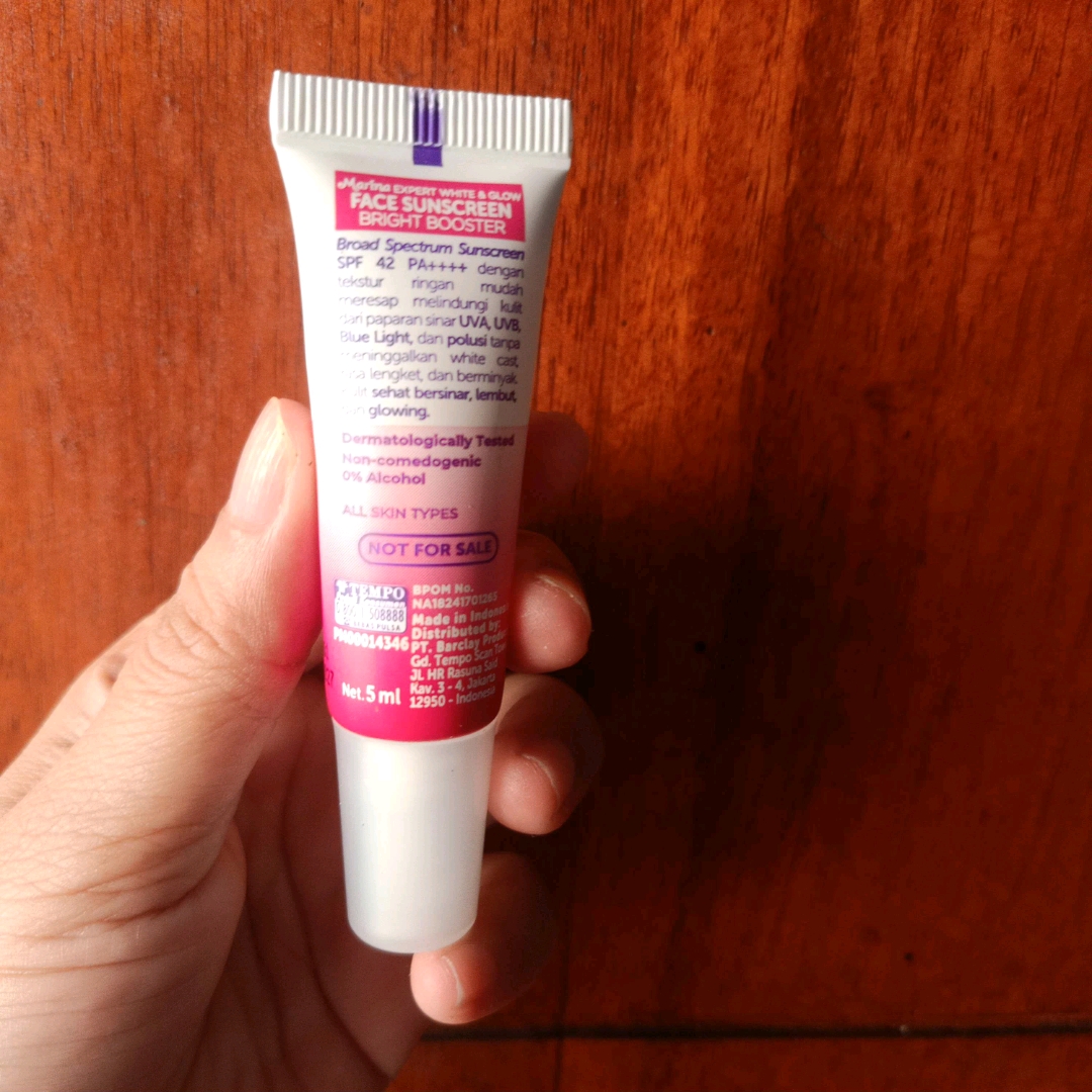 Expert White & Glow Daily UV Shield Face Sunscreen SPF 42 PA++++ - Bright Booster imgfdn-c1301359-3ca7-482c-af65-d457377a9ac8