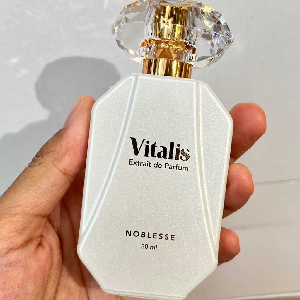 Extrait De Parfum - Noblesse imgfdn-a4b08b2c-7f9a-4cd0-8cd0-cd07445988de