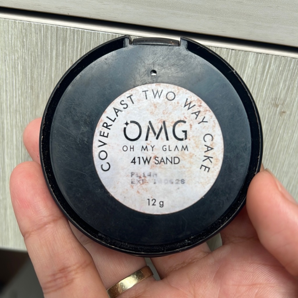 Coverlast Two Way Cake - 41W Sand imgfdn-47080e99-c4e3-4c29-8313-2d9098dbd4d7