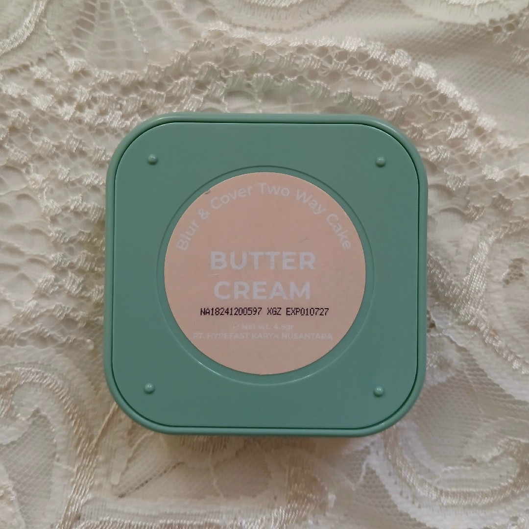 Blur & Cover Two Way Cake : Oil Control - Buttercream imgfdn-b6750fb7-0365-498b-a2a6-783c512f94c6