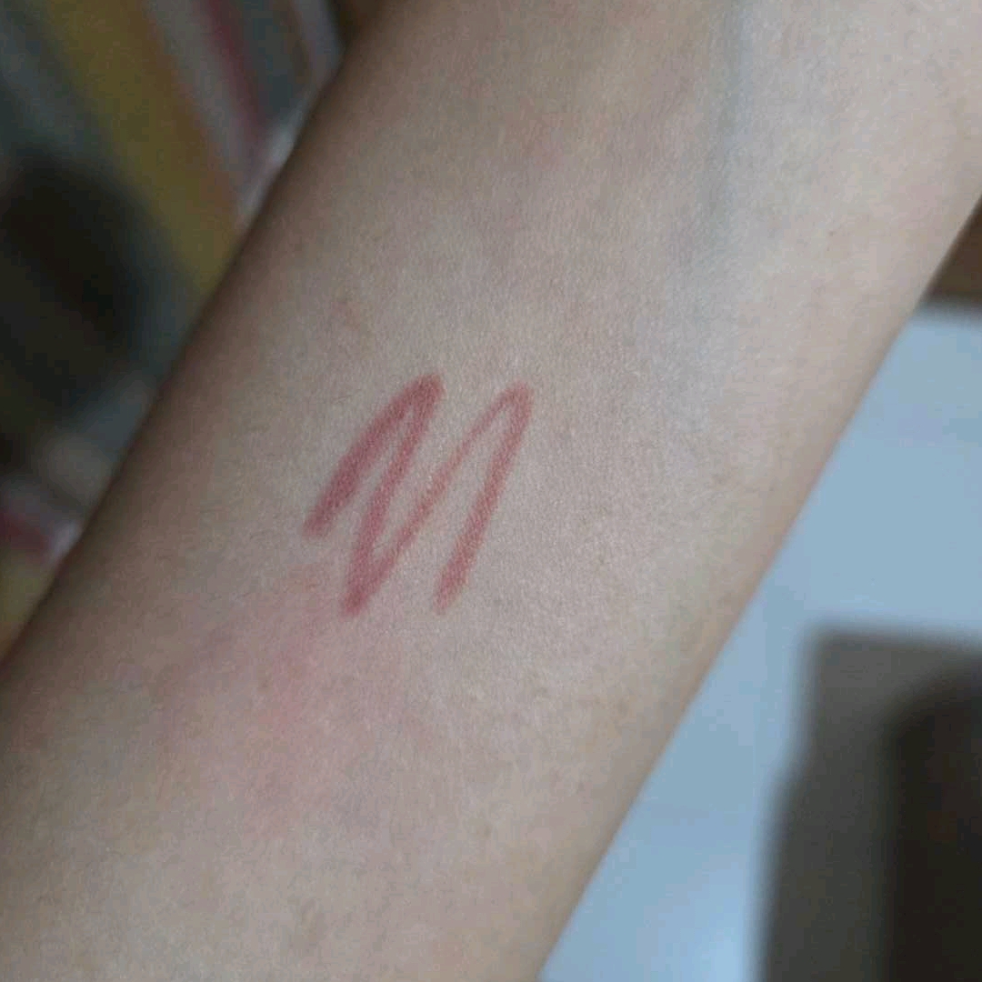 Define Me Lip Liner x Sara Robert - Journey imgfdn-ae771745-5239-4d27-bdcb-39f8bc42bda6