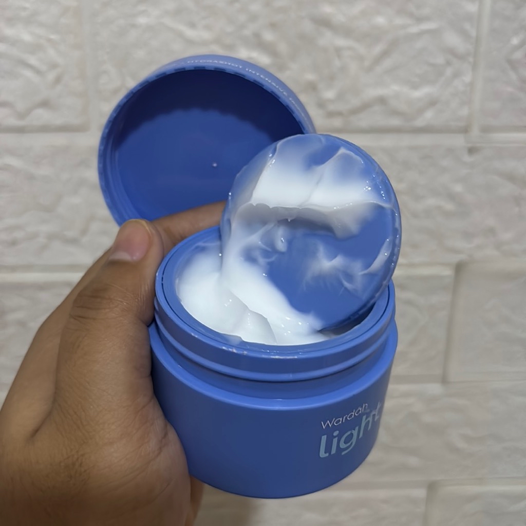 Hydrashot Intensive Moisturizer imgfdn-afa3d1fb-a15e-477b-a455-316718e70479