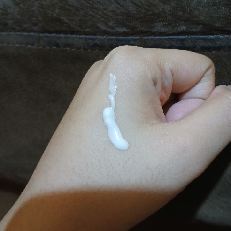Diamond Bright Sunscreen SPF 50 PA ++++ imgfdn-c13da536-c621-48e5-8a41-99d936f16eb8
