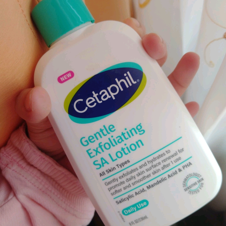 Gentle Exfoliating & Hydrating SA Lotion imgfdn-f7aa7b3b-eeba-49e7-98d2-5b39049f371d